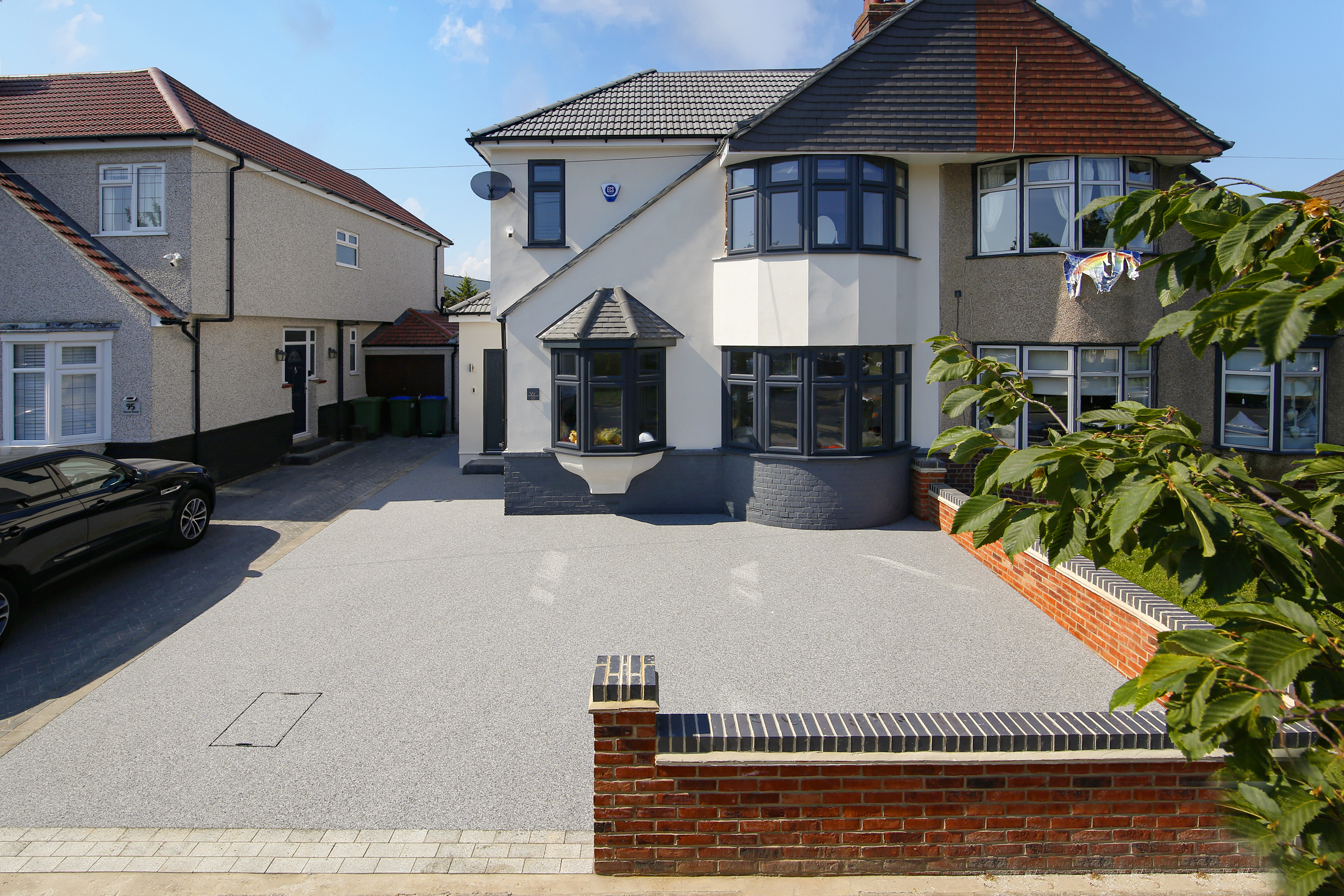 Poseidon resin bound driveway with decorative border