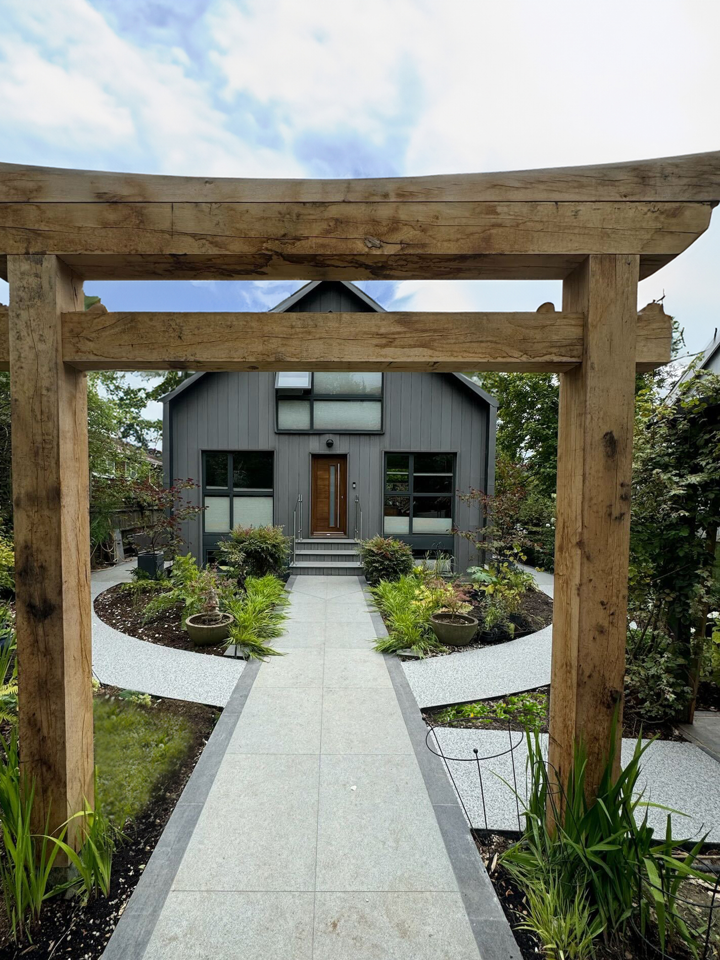 Wide resin bound driveway installation